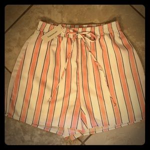 Orange/navy/white high waisted short.